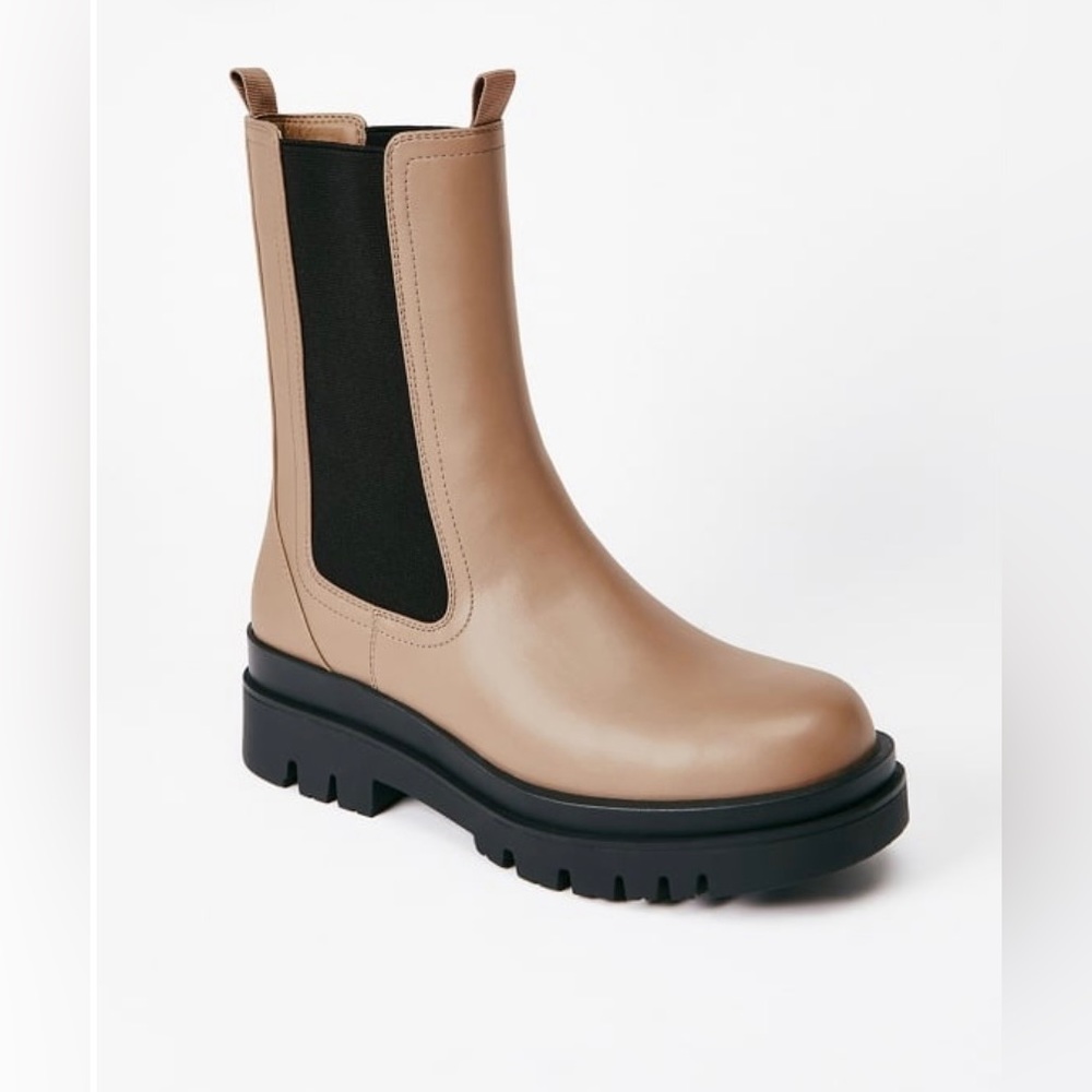 JustFab Candide Platform Chelsea Boot - Taupe, size 10